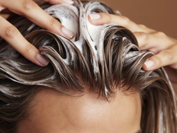 Como Escolher e Usar Corretamente o Shampoo Profissional Pós-Alisamento